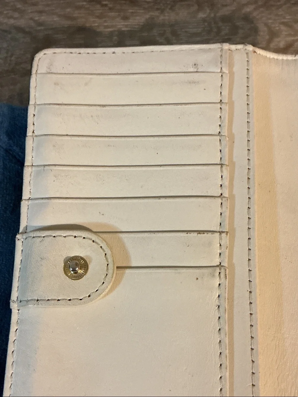 kate spade NY Beacon Court Gray Saffiano Bow Long Wallet White Interior GUC
